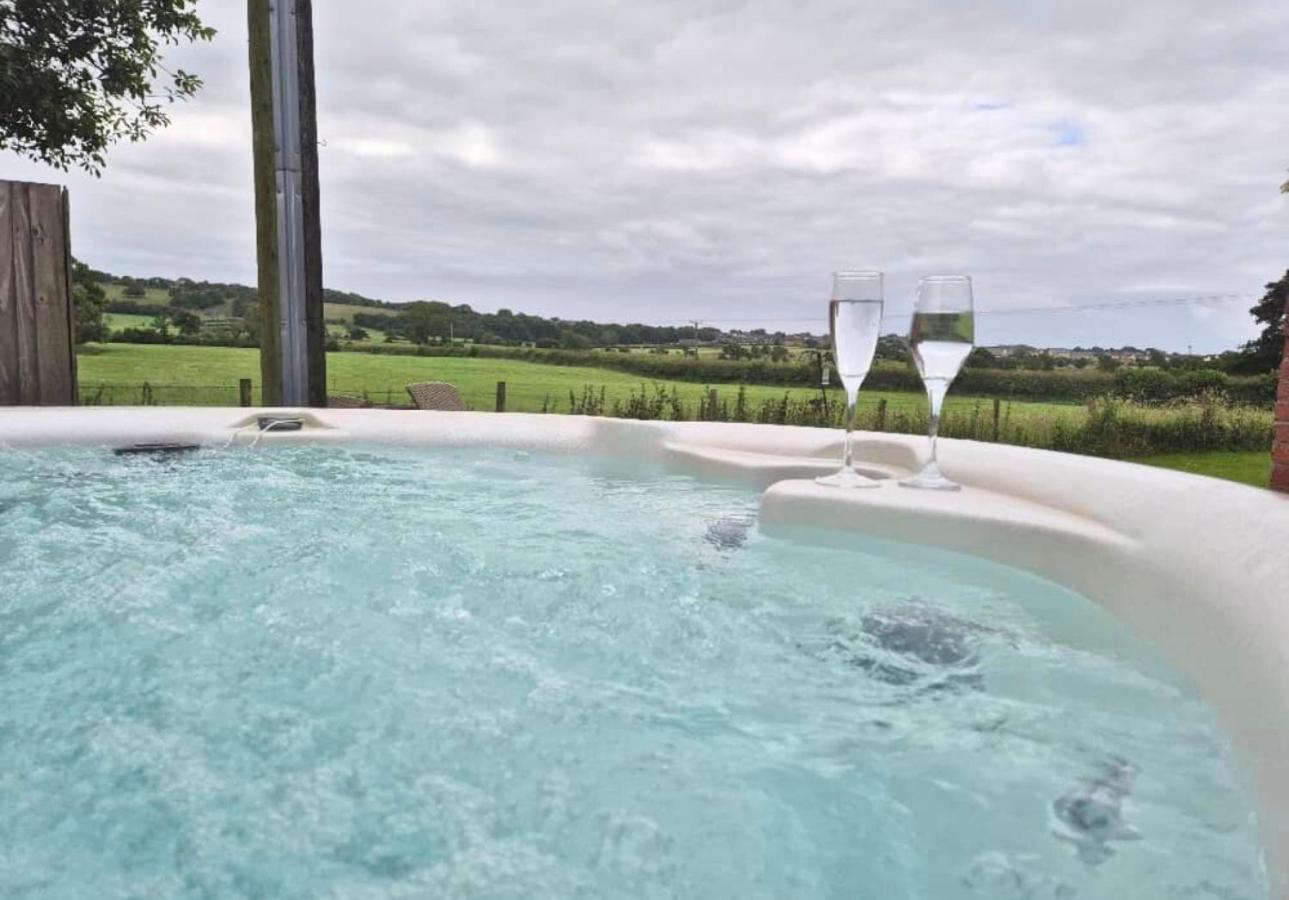 Bowland Breaks-A Luxury Barn Conversion With Optional Hot Tub, Log Burner And Countryside Views Longridge Esterno foto