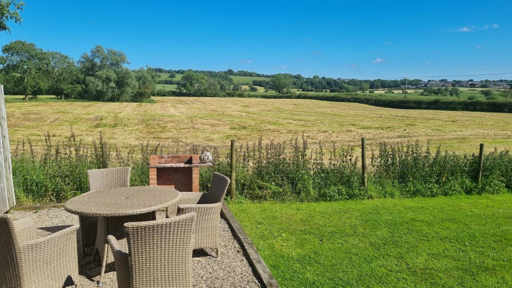 Bowland Breaks-A Luxury Barn Conversion With Optional Hot Tub, Log Burner And Countryside Views Longridge Esterno foto