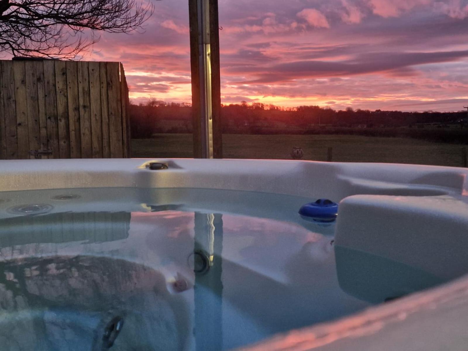 Bowland Breaks-A Luxury Barn Conversion With Optional Hot Tub, Log Burner And Countryside Views Longridge Esterno foto